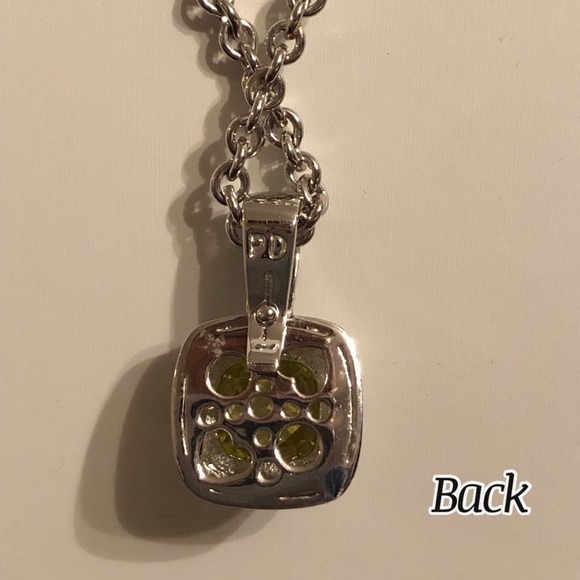 Beautiful & Bold Silver Tone chain & Light Green Cushion cut Stone pendent. - Picture 7 of 9
